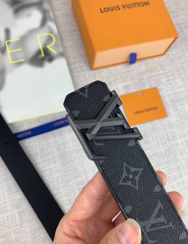 Comes with a complete packaging. This Lv imported monogram fabric belt is 40mm