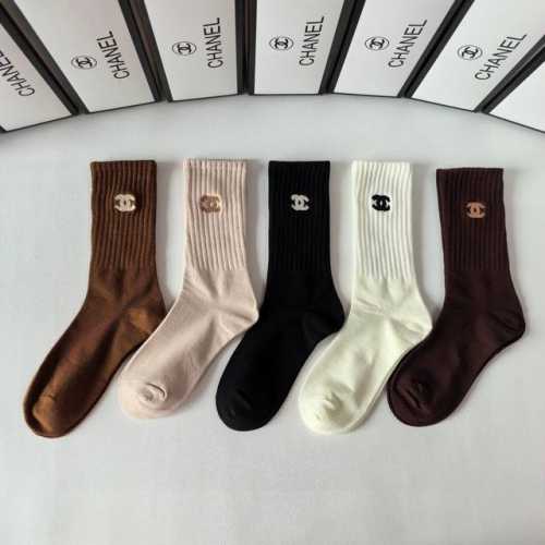 Specially packaged Chanel new cashmere embroidered mid-length slouch socks! Five