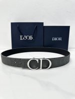 3.5cm Width. This Dior 35mm reversible belt combines elegance with modern style.