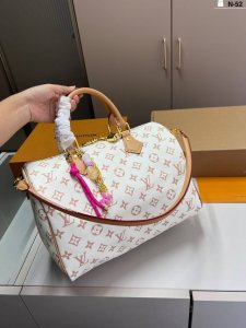 Lv Louis Vuitton pillow bag Classic series fashionable and versatile unique arti