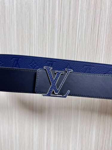 New arrival this season! 4.0 One side is calfskin with a blue lychee embossed p