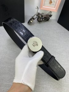 Width: 4.0cm This Versace belt features the iconic Versace Medusa head buckle, a