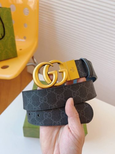 Gucci This Double-Sided Leather Belt Seamlessly Combines Gg Supreme Canvas With