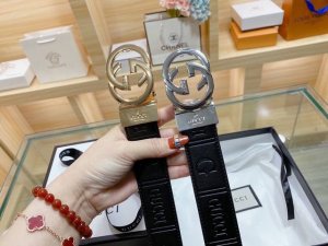 Gucci's exclusive custom-made belt is incredibly trendy and high-end, perfect f