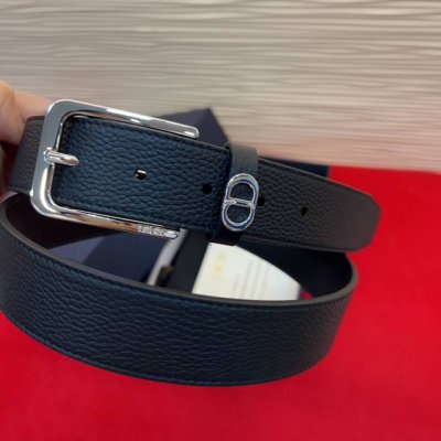 This Saddle Loop belt is a brand new item from the 2025 collection. Crafted from