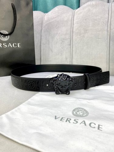 Width 4.0Cm Versace This ancient Greek key pattern belt is decorated with the Ve