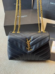 The most worthwhile bag to buy this year: YSL's soft and sticky cloud bag, Yang