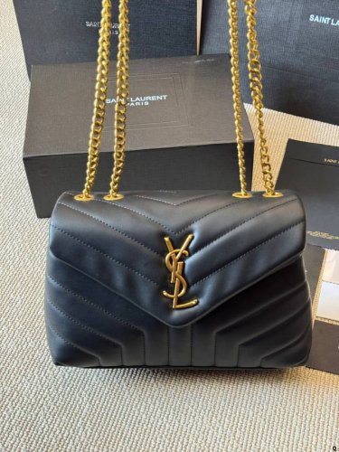 The most worthwhile bag to buy this year: YSL's soft and sticky cloud bag, Yang