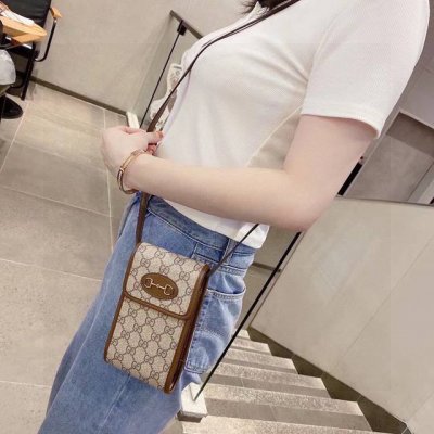Gucci Horsebit Universal Phone BagIn an era where you don't need to carry cash w