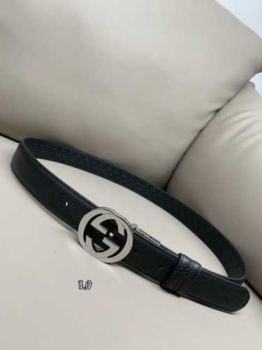 This Gg Marmont series leather strap, with a width of 3.0, is part of the 2025