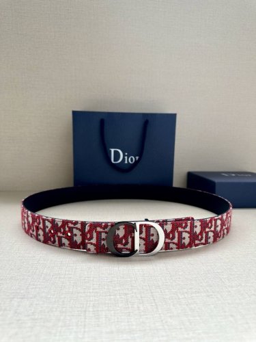 Width 3.5Cm This 35mm double-sided belt combines elegance with modernity. Double