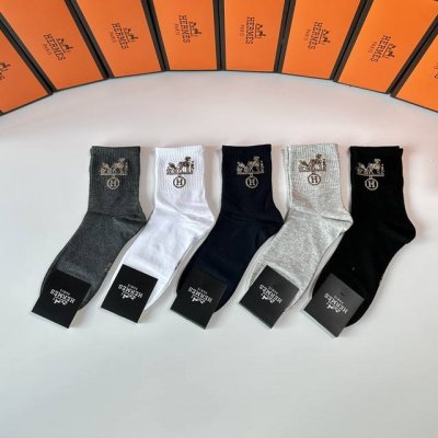 Specially packaged Hermes new mid-length slouch socks! Five pairs per box, same