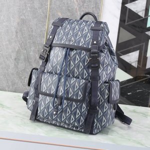 This Dior Hit The Road backpack, a new style for this season, blends modern styl