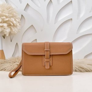 Hermes - Hermes' latest men's handbags are made of top-grade calfskin leather w