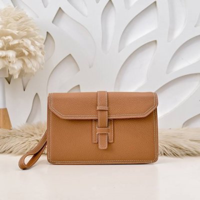 Hermes - Hermes' latest men's handbags are made of top-grade calfskin leather w