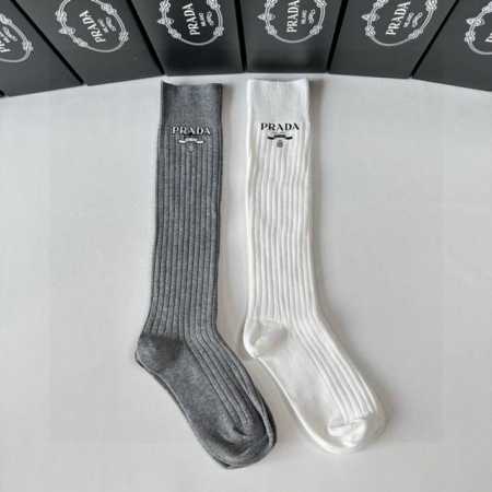 Special Packaging Prada Hot Selling New Arrival Luxury Knee-High Calf Socks/Slou - Click Image to Close