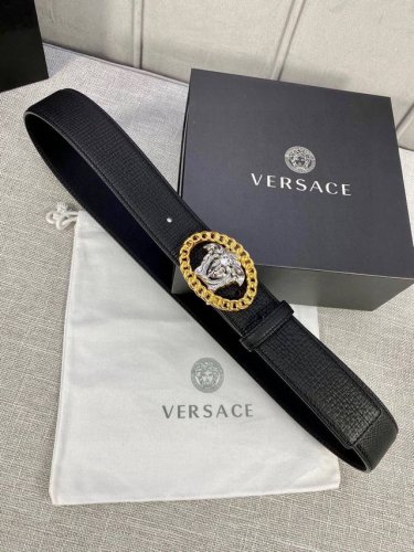 Width: 4.0cm. This Versace reversible belt features the iconic Versace Medusa he