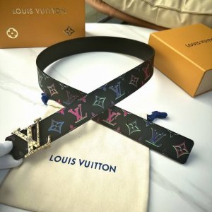 L0Uis Vuitt0N This season's new men's belt is 40mm wide and made from imported,