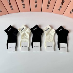 Special counter packaging Miumiu Miu Miu new embroidered mid-length tube socks s