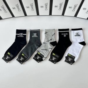 Special boutique packaging Chanel's new mid-length slouch socks! Five pairs per