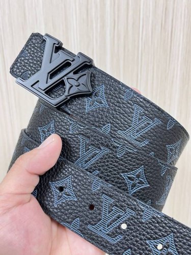 4.0 width 2025 new LV Pyramide belt , made of natural calfskin and featuring Lou