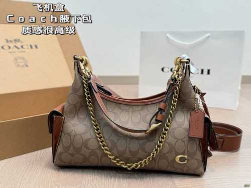 Airplane box Coach underarm bag The texture is very high-end The capacity is su