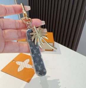 Lv Louis Vuitton keychain M01015Cali Skating coconut tree skateboard keychain ba