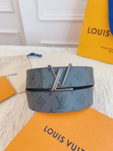 Lv Louis Vuitton belt width 4.0cm. Business casual boutique genuine leather belt