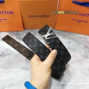NFC chip-supported belt, a popular LV style. Width: 3.8cm. The new belt feature