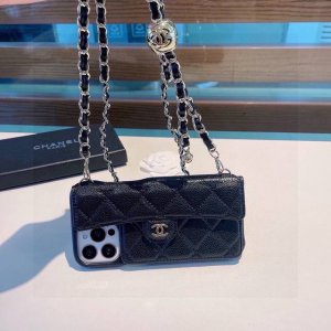 Chanel's hottest phone case in the fashion world Same style as in boutiques, cha