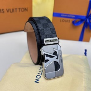 High-end quality, real product photos, comes with full packaging. Brand: Louis V