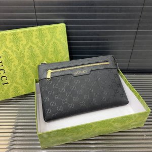 Gucci leather clutch bag for men. Top-quality workmanship. Includes a gift box m