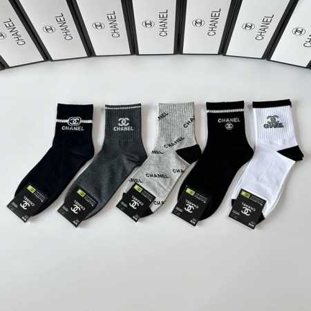 Special boutique packaging Chanel's new mid-length slouch socks! Five pairs per - Click Image to Close