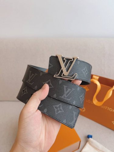 The Lv Line 40mm reversible belt features one side of Monogram Eclipse Reverse c
