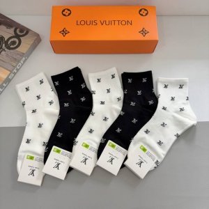 A box of 5 pairs of Chanel classic mid-calf socks, high-quality pure cotton, sof